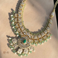 Mid size green and pearl haar 1