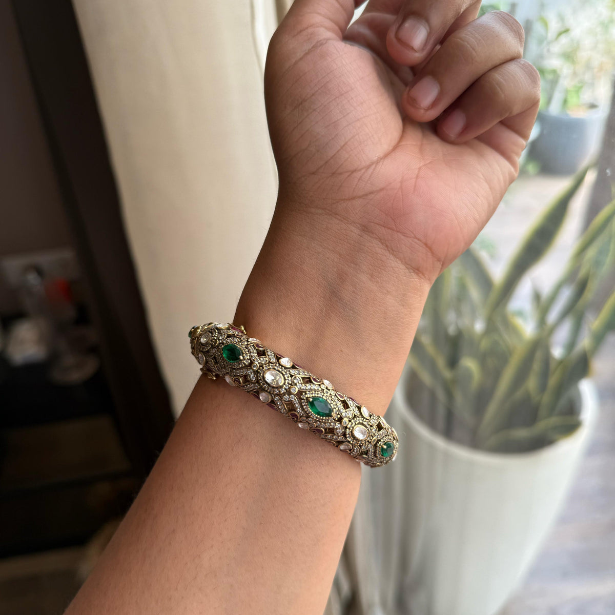 Nou-rani Bangle