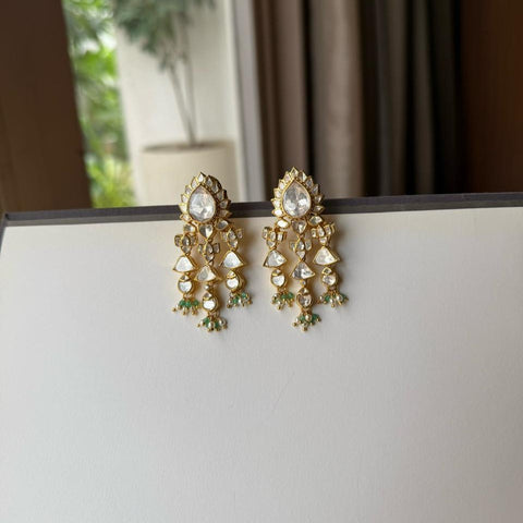 Kamal e noor (Earrings only)