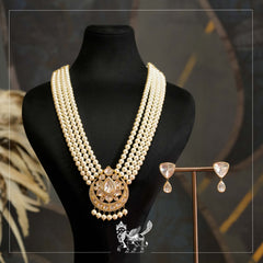 Semi-Moon Pearl Necklace 3